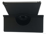Etui iPad Air 1, couleur noir avec fente pour logo - Présentation de la face arrière en support vertical